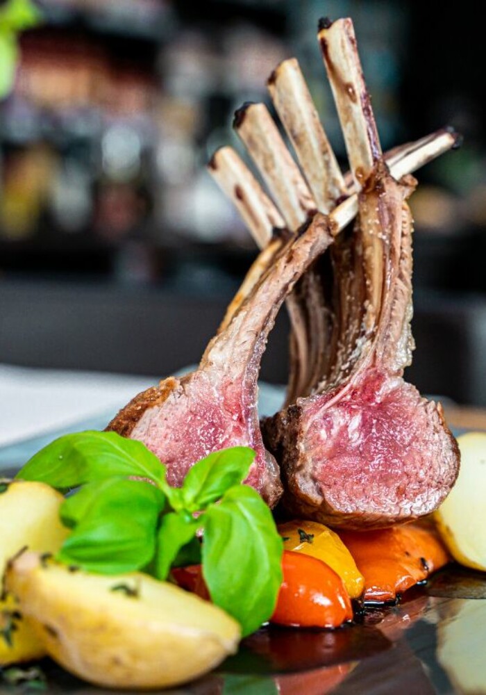 Italienische Speisen - Lammkarree - Restaurant due amici by Nuivi - Rodgau